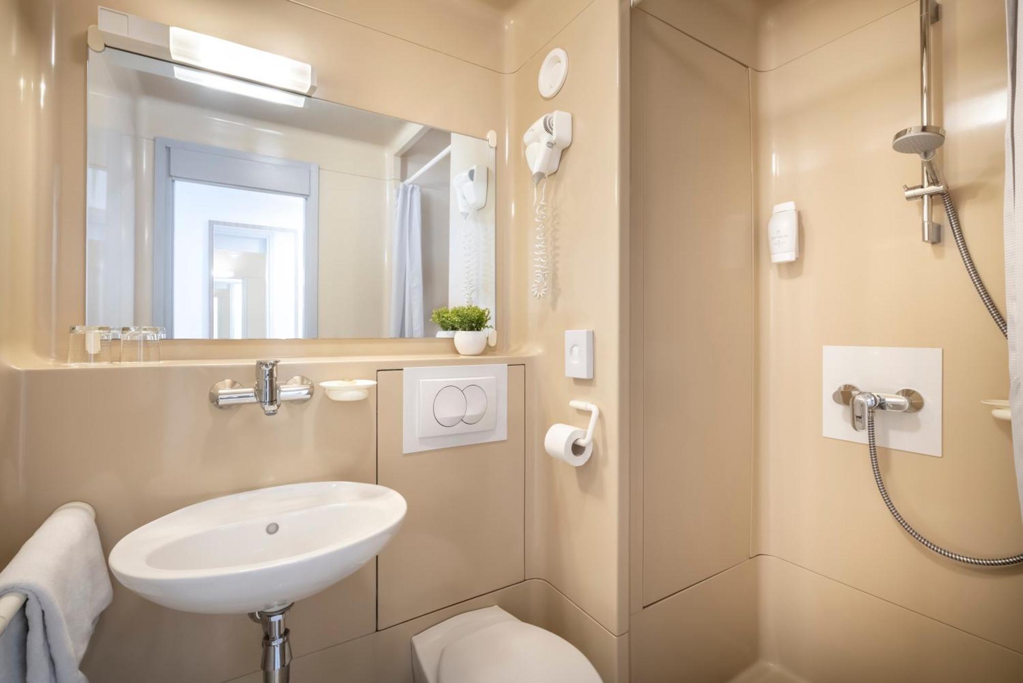 Sunny Baska Hotel By Valamar, Ex Corinthia Phòng bức ảnh