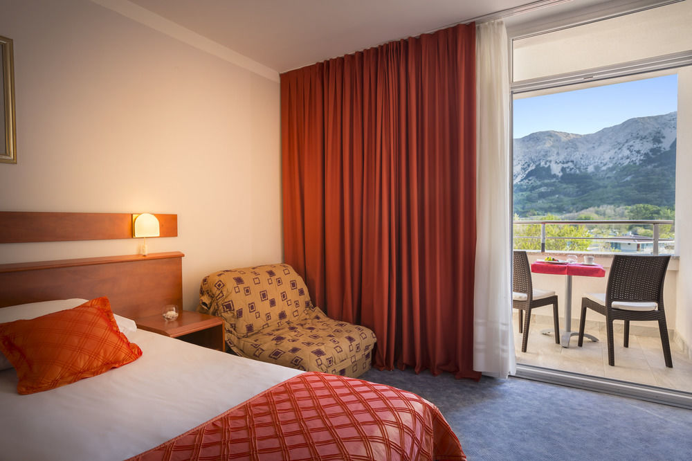Sunny Baska Hotel By Valamar, Ex Corinthia Ngoại thất bức ảnh