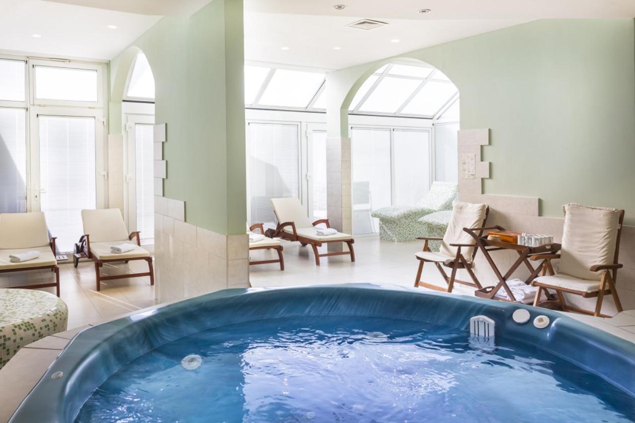 Sunny Baska Hotel By Valamar, Ex Corinthia Ngoại thất bức ảnh